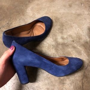 Clarks Blue velvet high heel shoe